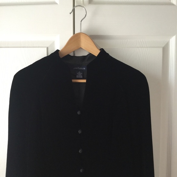 Ann Taylor Silk Blend Velvet Jacket Button Down Size 4 EUC - Picture 3 of 11